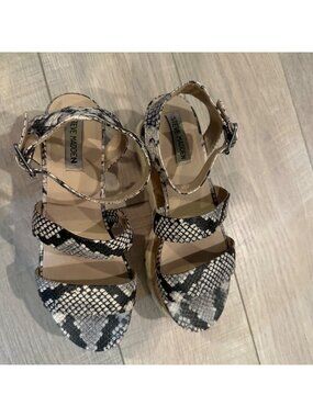 STEVE MADDEN WOMENS SNAKESKIN PRINT SHOES SANDALS KIRSTEN 8M